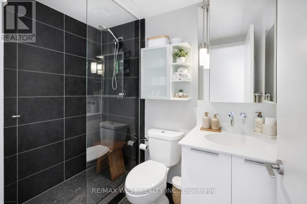 Primary Bedroom - 310 - 650 King Street W, Toronto, ON M5V0H6 Photo 4