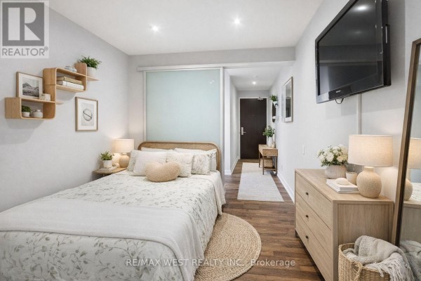 Bedroom 2 - 310 - 650 King Street W, Toronto, ON M5V0H6 Photo 5