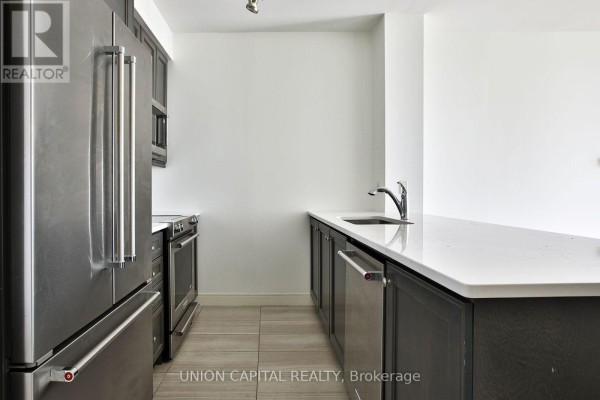 Living room - 310 - 825 Church Street, Toronto, ON M4W3Z4 Photo 3