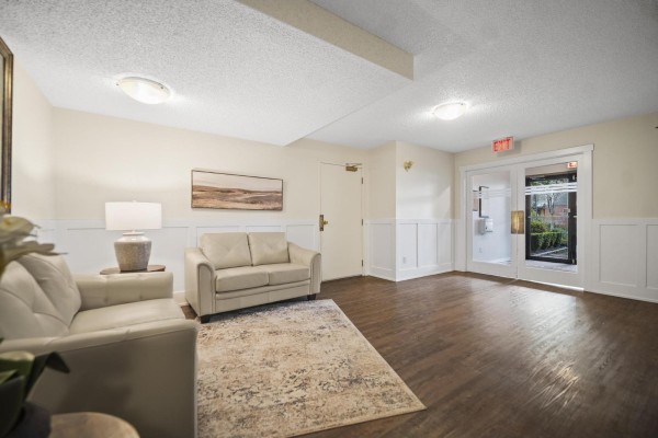 310 1280 Fir Street, White Rock, BC V4B4B1 Photo 3
