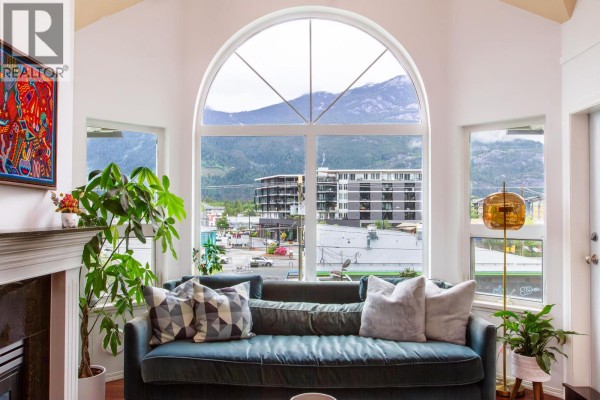 310 1466 Pemberton Avenue, Squamish, BC V8B0K1 Photo 3