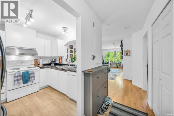 310 2990 Princess Crescent, Coquitlam, BC V3B7R3 Photo 3