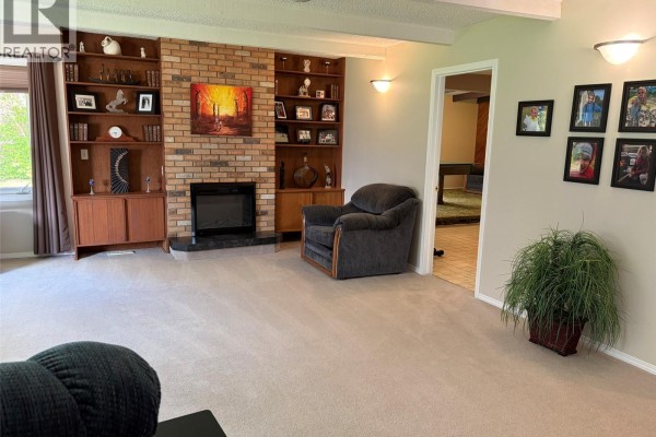 Living room - 310 34th Street W, Prince Albert, SK S6V8B8 Photo 3
