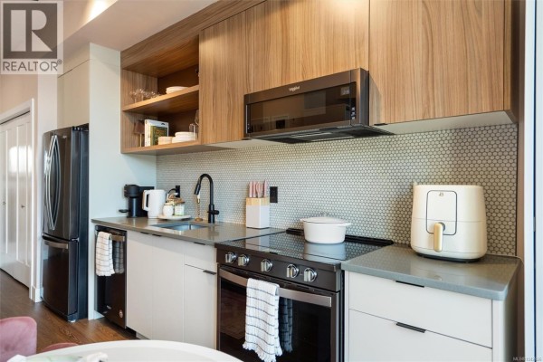 Kitchen - 310 515 Chatham St, Victoria, BC V8T0C8 Photo 5