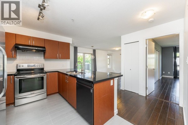 310 7337 Macpherson Avenue, Burnaby, BC V5J0A9 Photo 2