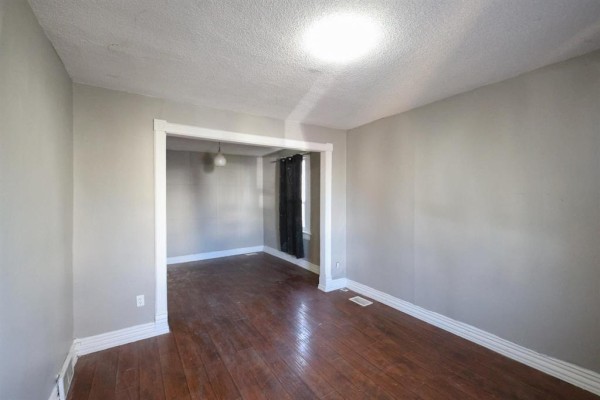 Bedroom - 310 Boyd Avenue, Winnipeg, MB R2W1P2 Photo 5