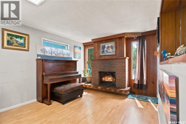 2pc Bathroom - 310 Douglas Crescent, Saskatoon, SK S7L4T4 Photo 4