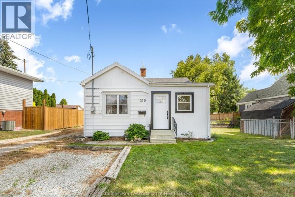 Kitchen - 310 Mcnaughton Avenue East, Chatham, ON N7L2G9 Photo 4