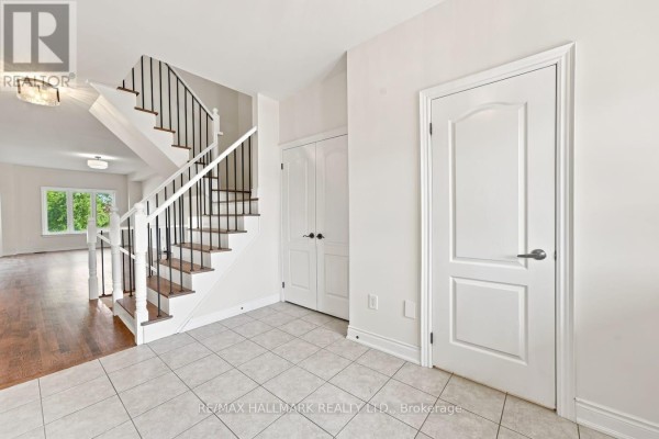 310 Miller Park Avenue, Bradford West Gwillimbury, ON L3Z0X8 Photo 4
