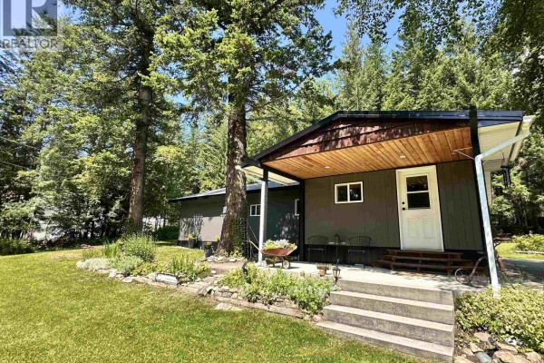 Kitchen - 310 Mountain View Road, Mcbride, BC V0J2E0 Photo 2