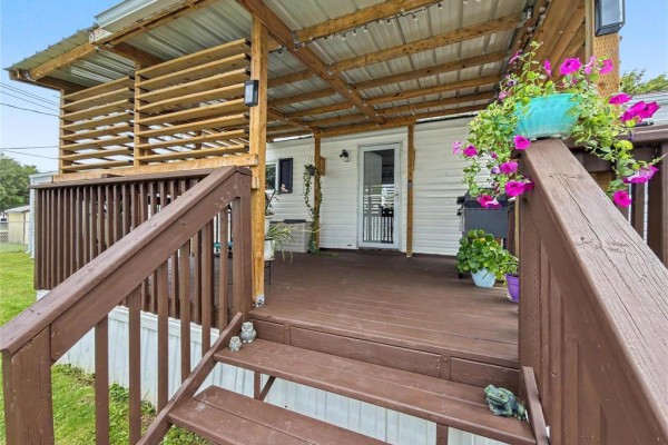 310 Taylor Bay, Brandon, MB R7C0A4 Photo 3