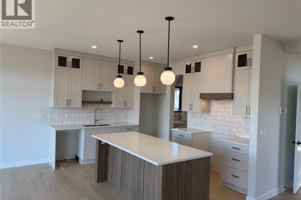310 Traeger Manor, Saskatoon, SK, photo 3