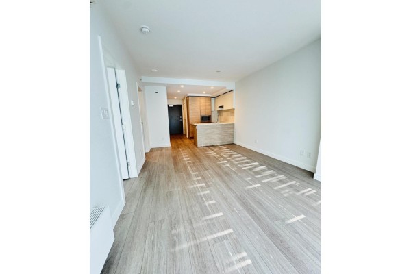 3102 13615 Fraser Highway, Surrey, BC V3T2V6 Photo 2