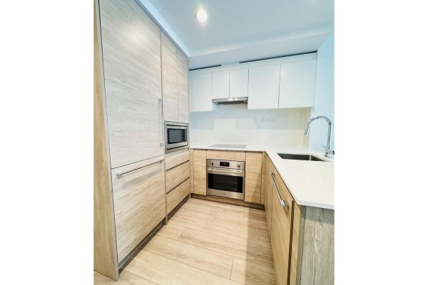 3102 13615 Fraser Highway, Surrey, BC V3T2V6 Photo 3