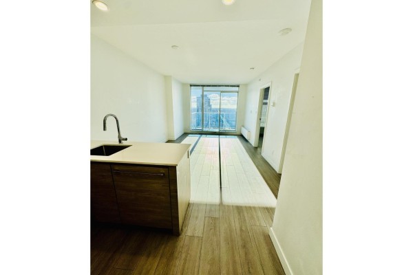 3102 13615 Fraser Highway, Surrey, BC V3T2V6 Photo 4