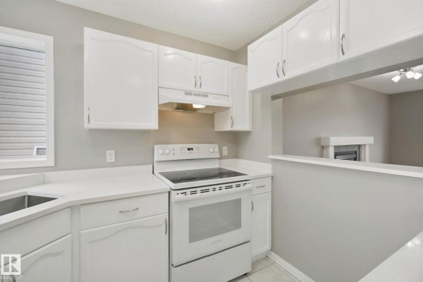 Family room - 3104 32 Av Nw, Edmonton, AB T6T1X3 Photo 4