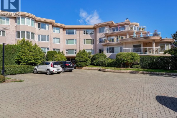 Laundry room - 3105 2829 Arbutus Rd, Saanich, BC V8N5X5 Photo 2