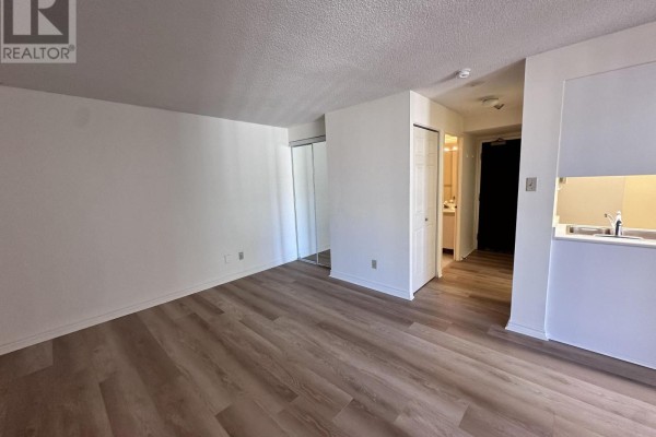 Kitchen - 3107 - 736 Bay Street, Toronto, ON M5G1N6 Photo 3