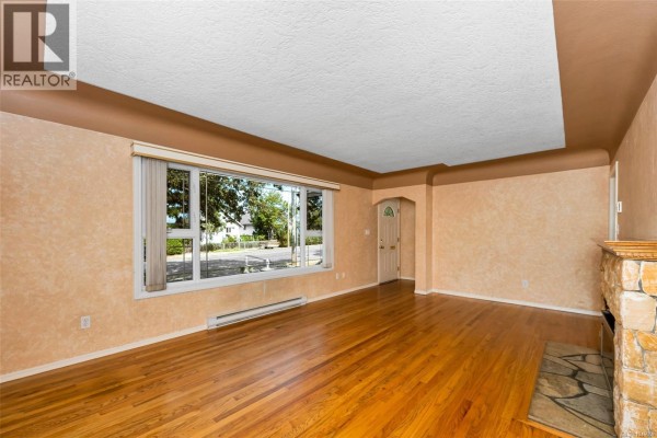 Bedroom - 3107 Harriet Rd, Victoria, BC V9A1T7 Photo 4