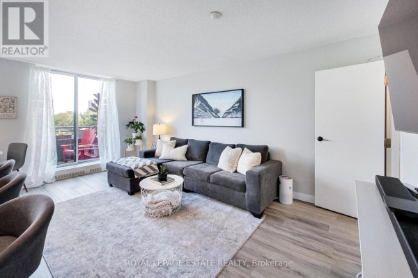 Primary Bedroom - 311 - 1071 Woodbine Avenue, Toronto, ON M4C4C2 Photo 3