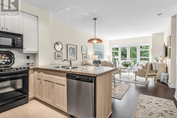 Kitchen - 311 - 2855 Bloor Street W, Toronto, ON M8X3A1 Photo 3