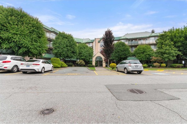 311 2964 Trethewey Street, Abbotsford, BC V2T6P4 Photo 3