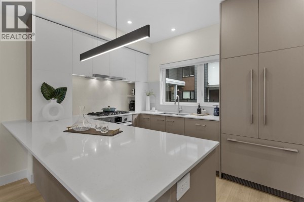 311 342 Mountain Highway, North Vancouver, BC V7J2K8 Photo 4