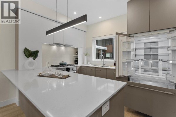311 342 Mountain Highway, North Vancouver, BC V7J2K8 Photo 5