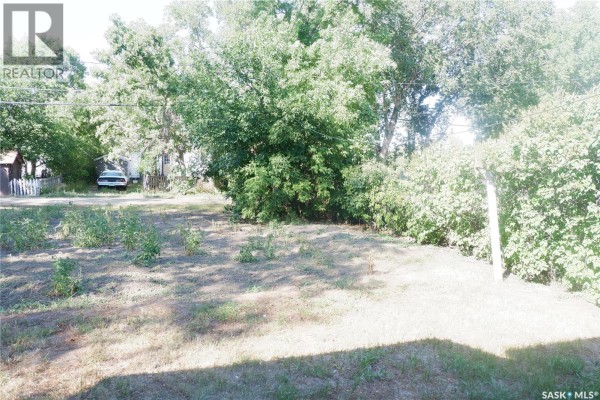 Enclosed porch - 311 7th Avenue E, Assiniboia, SK S0H0B0 Photo 5