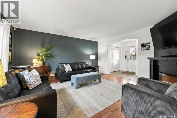 Living room - 311 Denham Court, Saskatoon, SK S7R1E5 Photo 3