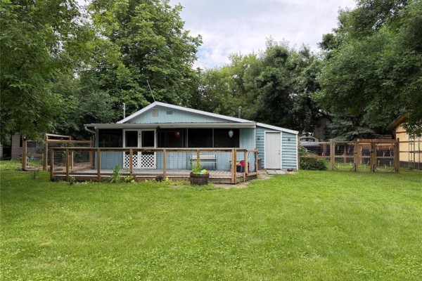 311 Elm Drive, Oak Lake Beach, MB R0M1P0 Photo 2