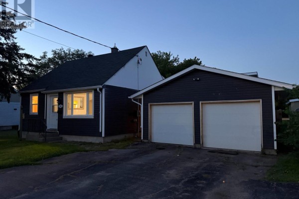 Kitchen - 311 Julien Street, Pembroke, ON K8A3P6 Photo 2