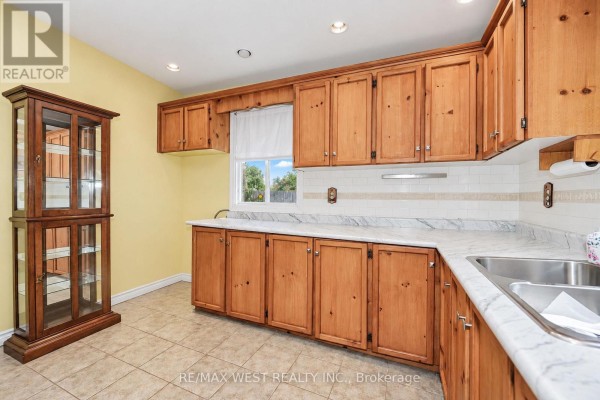 Kitchen - 311 Wellesley Street E, Toronto, ON M4X1H2 Photo 2