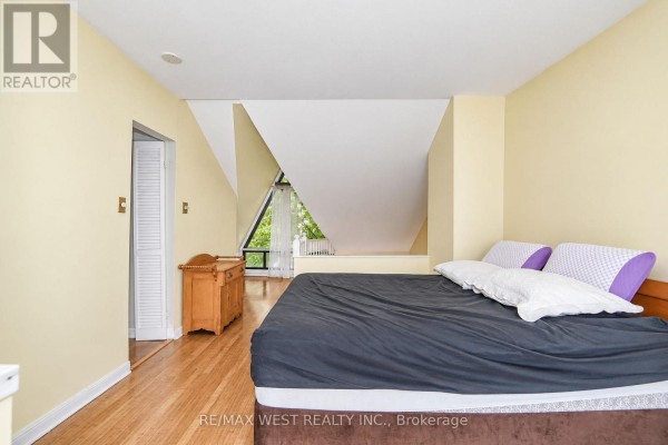 Loft - 311 Wellesley Street E, Toronto, ON M4X1H2 Photo 4