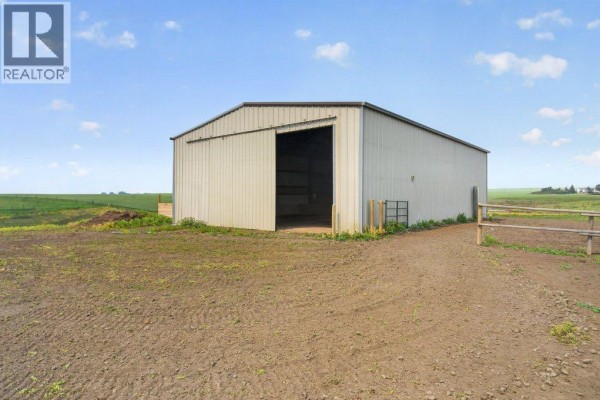 Primary Bedroom - 311038 222, Rural Kneehill County, AB T0M2A0 Photo 4