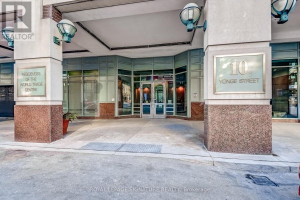 Living room - 3111 - 10 Yonge Street, Toronto, ON M5E1R4 Photo 2
