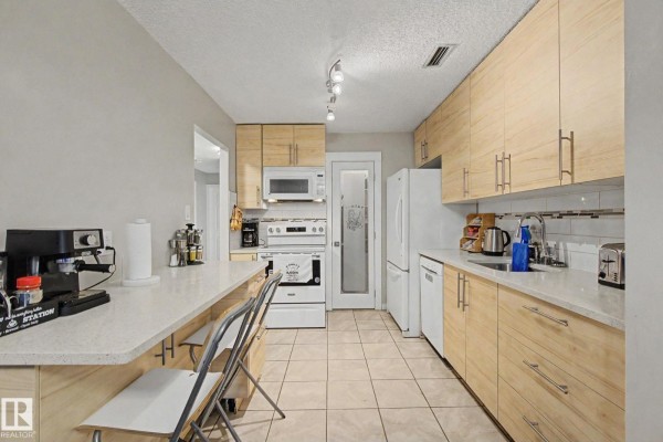 3111 142 Av Nw, Edmonton