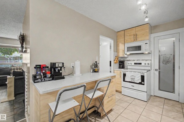 Primary Bedroom - 3111 142 Av Nw, Edmonton, AB T5Y2H6 Photo 4