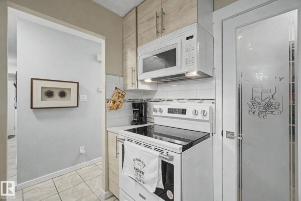 Bedroom 2 - 3111 142 Av Nw, Edmonton, AB T5Y2H6 Photo 5