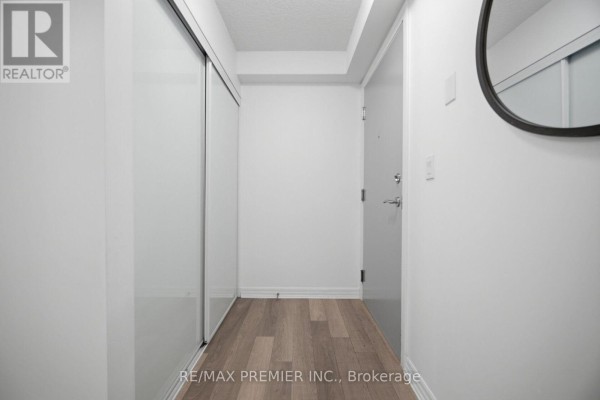 Living room - 312 - 80 Esther Lorrie Drive, Toronto, ON M9W0C6 Photo 5