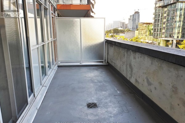 Kitchen - 312 - 85 Queens Wharf Road, Toronto, ON M5V0J9 Photo 3