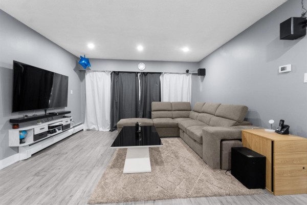 312 10061 150 Street, Surrey, BC V3R4A7 Photo 2