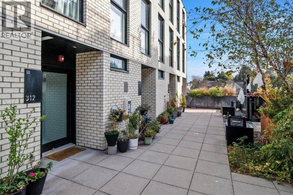 312 1647 E Pender Street, Vancouver