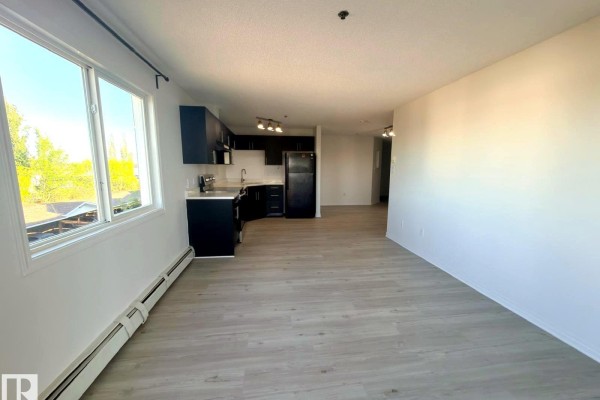 Kitchen - #312 2305 35a Av Nw, Edmonton, AB T6T1Z2 Photo 3