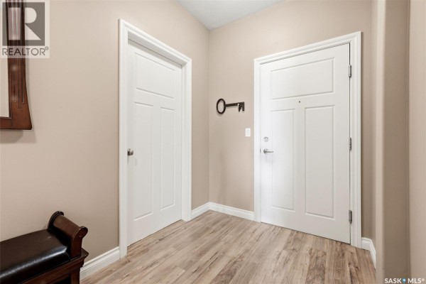 Living room - 312 3501 Evans Court, Regina, SK S4S0A9 Photo 4