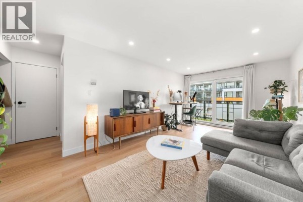 312 360 E 2nd Street, North Vancouver, BC V7L4N6 Photo 3