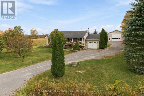 Living room - 312 Badgley Road, Prince Edward County, ON K0K1L0 Photo 2