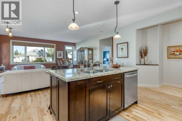 Living room - 312 Crawford Close, Cochrane, AB T4C2G6 Photo 5