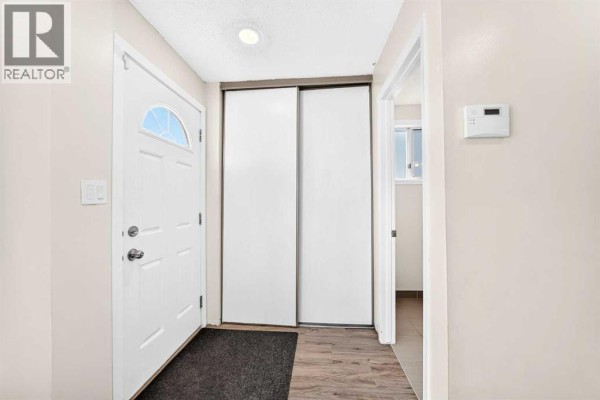 Kitchen - 312 Falton Drive Ne, Calgary, AB T3J2X1 Photo 3