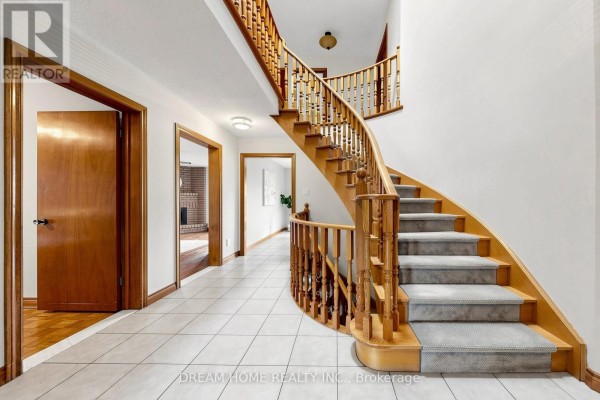 Family room - 312 Valeria Boulevard, Vaughan, ON L4L6V7 Photo 4
